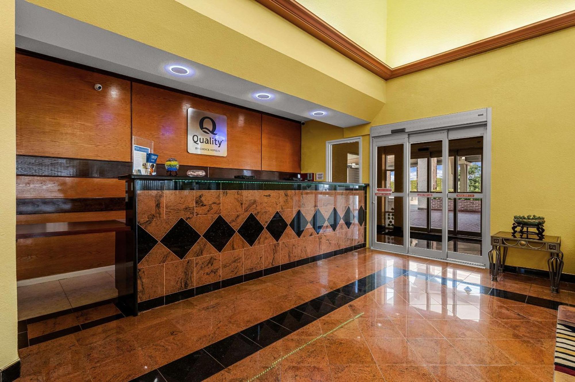 Quality Inn & Suites Cypress Exterior foto