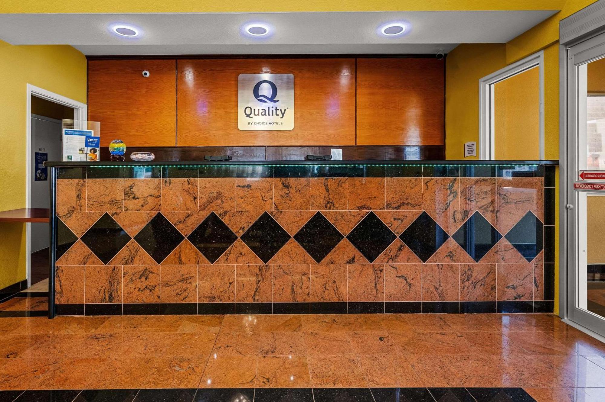 Quality Inn & Suites Cypress Exterior foto